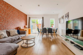Peaceful 4BR Home with Garden& Parking in Walthamstow